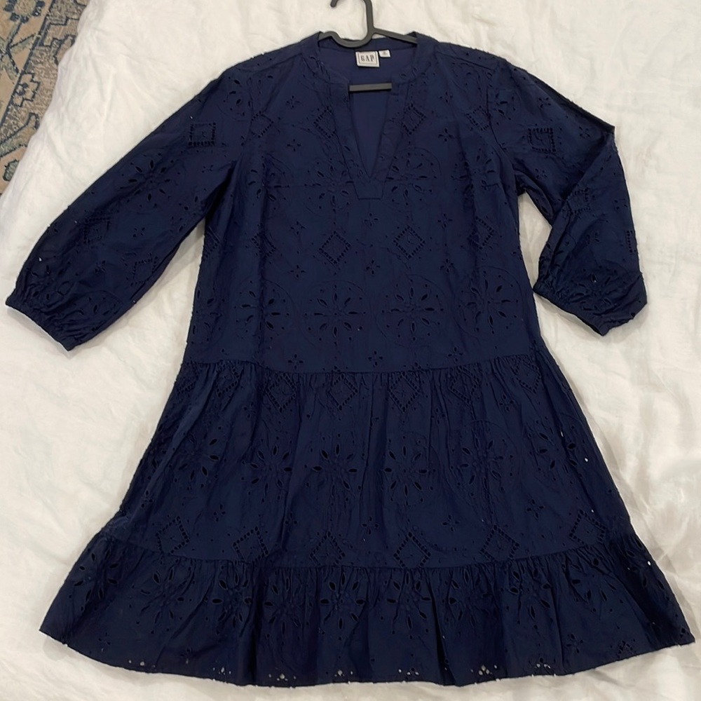 Gap women’s dress size medium, eyelet navy